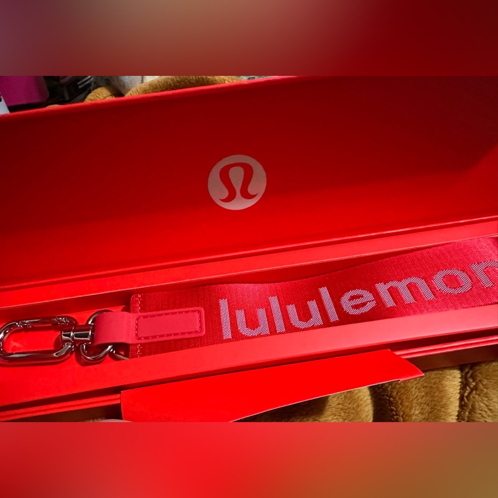Lululemon Never Lost keychain - red